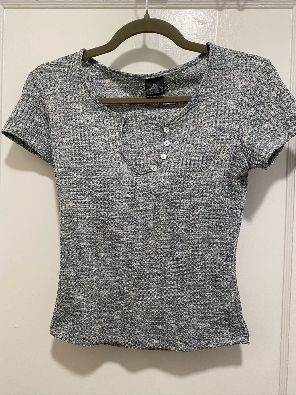 Short-Sleeve Heathered Gray/light blue Women’s Tee with Notch Button Detail